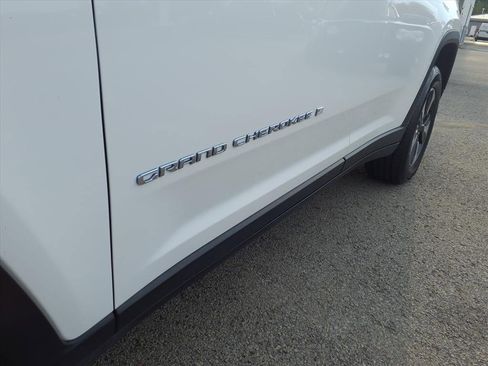 Used 2023 Jeep Grand Cherokee 4WD 4xe image 7