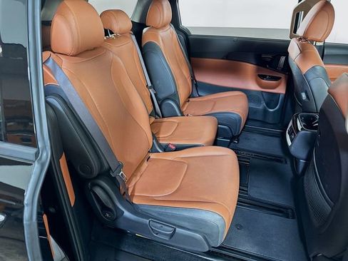 Used 2023 Kia Carnival SX Prestige image 15