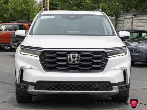 Used 2025 Honda Pilot Touring image 12