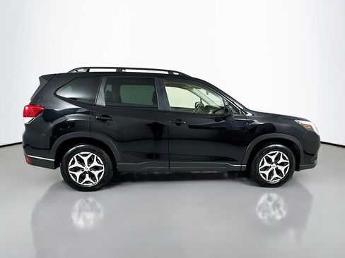 Used 2022 Subaru Forester Premium AWD/4WD image 7