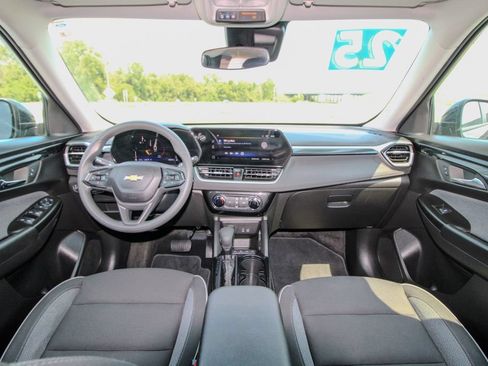 Used 2018 Chrysler Pacifica Touring-L w/ Tire & Wheel Group FWD image 10