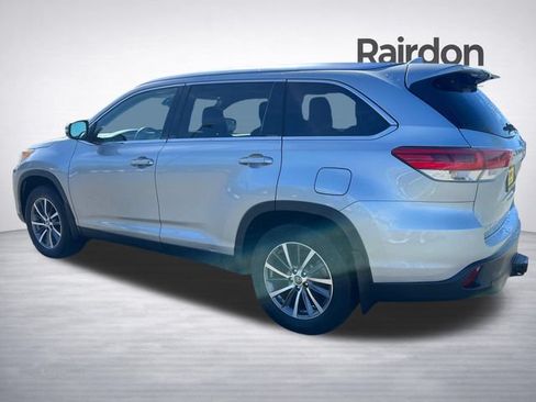 Used 2019 Toyota Highlander XLE AWD/4WD image 5