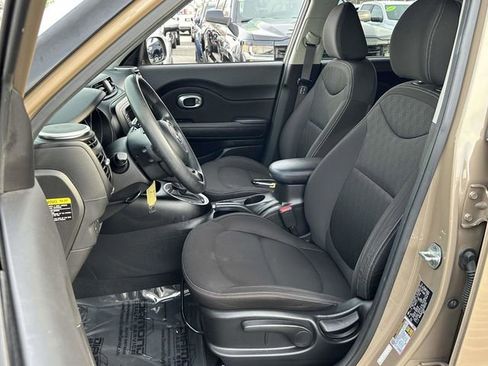 Used 2016 Kia Soul image 18