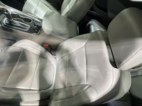 Used 2018 Chevrolet Traverse LT image 11