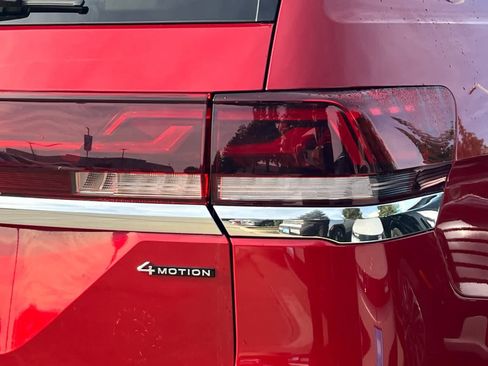 Used 2024 Volkswagen Atlas SEL Premium R-Line image 29