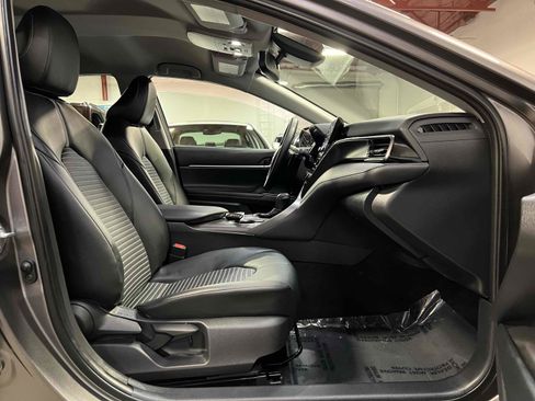 Used 2021 Toyota Camry SE w/ Convenience Package image 20