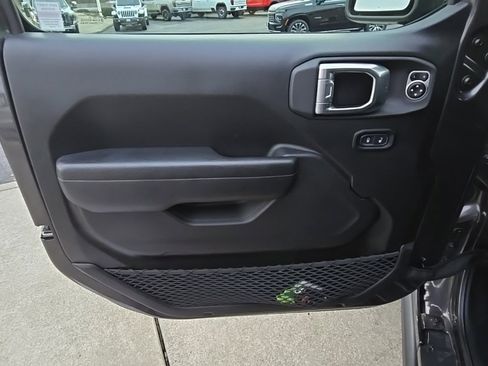 Used 2024 Jeep Wrangler Willys image 21