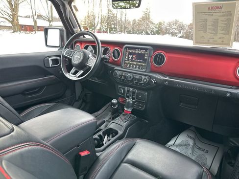 Used 2020 Jeep Wrangler Unlimited Rubicon w/ Dual Top Group AWD/4WD image 33