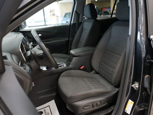 Used 2023 Chevrolet Equinox LT image 2