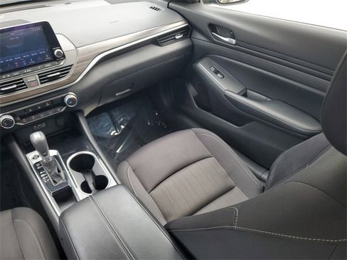 Used 2024 Nissan Altima 2.5 SV image 15