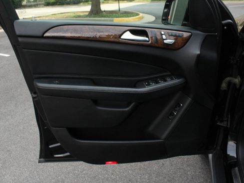 Used 2018 Mercedes-Benz GLS 450 4MATIC w/ Premium Package image 15