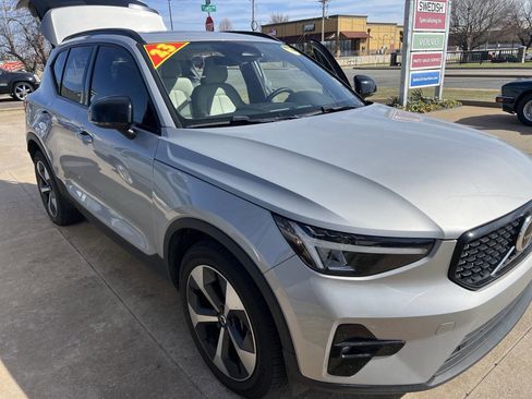 Used 2023 Volvo XC40 B5 Plus w/ Protection Package Premier image 4