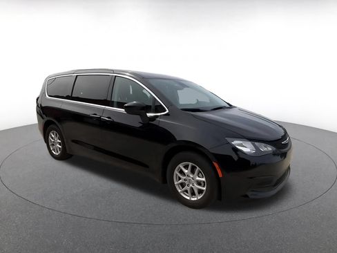 Used 2024 Chrysler Voyager LX FWD image 2