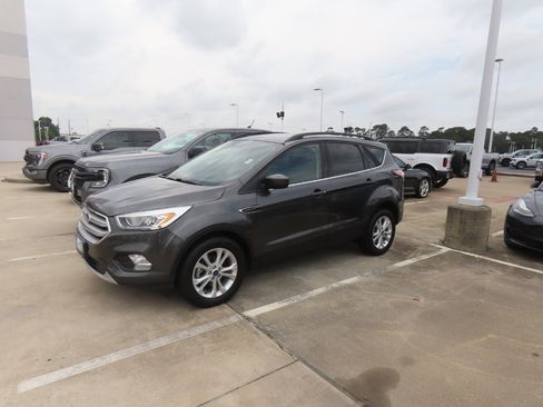 Used 2018 Ford Escape SEL FWD image 2