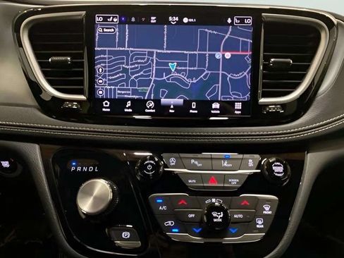 Used 2026 Chrysler Pacifica Limited w/ S Appearance Package FWD image 39