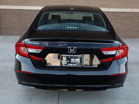Used 2018 Honda Accord LX image 9