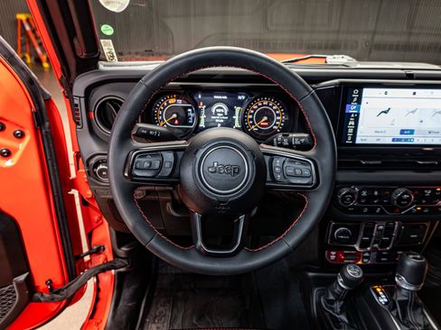 Used 2024 Jeep Wrangler Unlimited Rubicon image 16