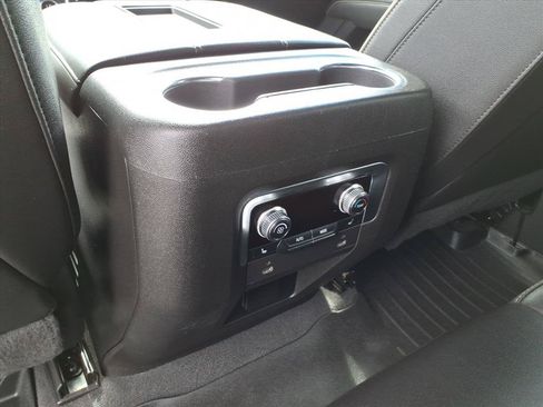 Used 2022 GMC Yukon SLT w/ SLT Premium Package AWD/4WD image 17