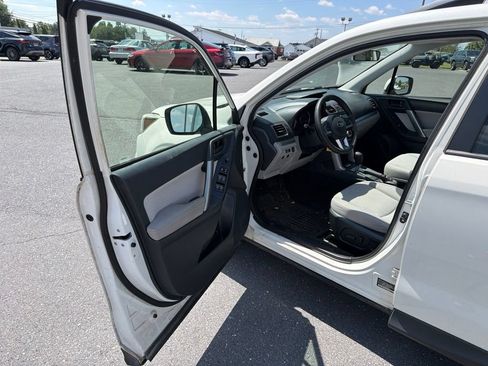 Used 2017 Subaru Forester 2.5i Premium w/ Protection Package #1 AWD/4WD image 14