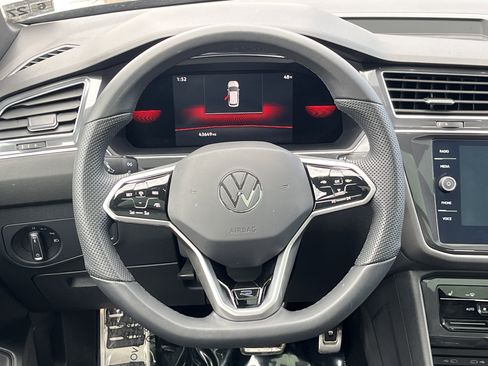 Used 2022 Volkswagen Tiguan SE R-Line image 23