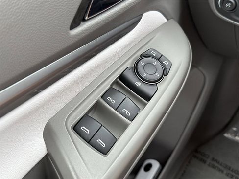 Used 2023 Chevrolet Bolt EUV Premier image 18