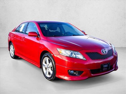 Used 2011 Toyota Camry SE image 3
