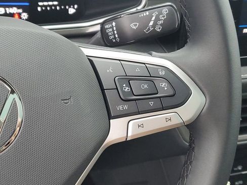 New 2026 Volkswagen Taos SE image 17
