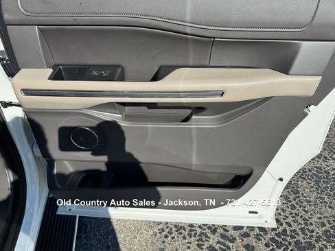 Used 2021 Ford Expedition Max XLT image 25