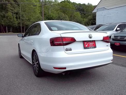 Used 2016 Volkswagen Jetta Sport FWD image 2