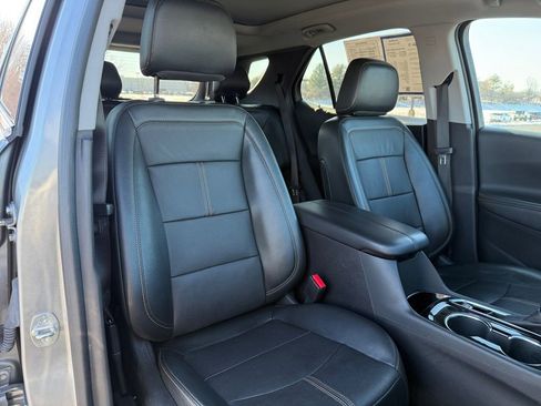 Used 2023 Chevrolet Equinox Premier image 18