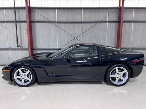 Used 2005 Chevrolet Corvette Coupe w/ Preferred Equipment Group RWD image 5
