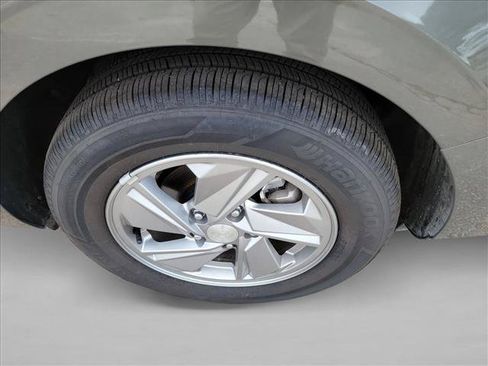 Used 2026 Hyundai Elantra SE FWD image 12
