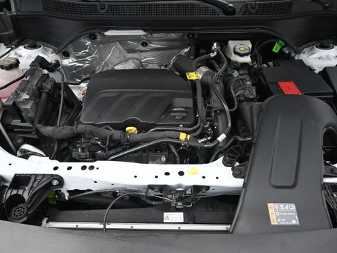 Used 2026 Chevrolet Trax RS w/ Sunroof Package FWD image 29