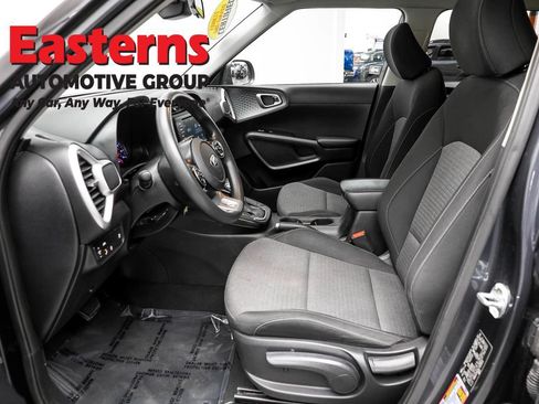 Used 2020 Kia Soul S FWD image 13