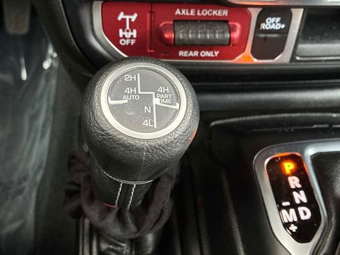 Used 2024 Jeep Wrangler Unlimited image 30