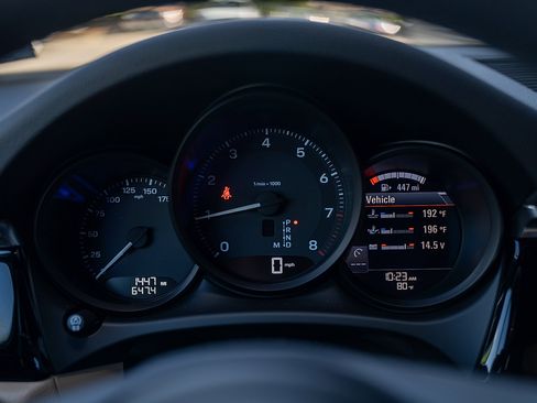 Certified 2026 Porsche Macan AWD/4WD image 9