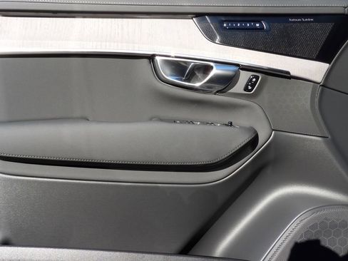 New 2026 Volvo XC90 T8 Ultra w/ Protection Package Premier AWD/4WD image 8