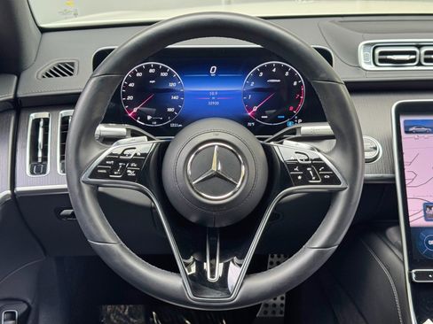 Used 2022 Mercedes-Benz S 500 4MATIC w/ AMG Line Package image 23