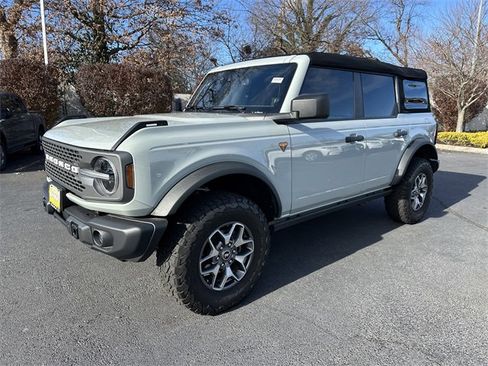 Certified 2023 Ford Bronco Badlands image 9