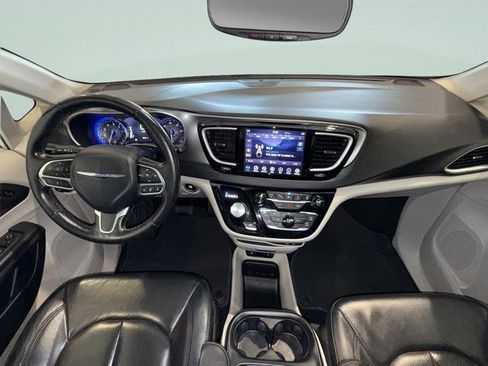 Used 2020 Chrysler Pacifica Touring-L w/ Advanced Safetytec Group FWD image 30