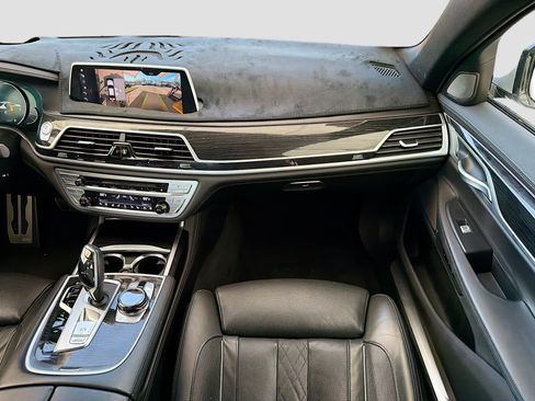 Used 2019 BMW 740i w/ Executive Package image 18