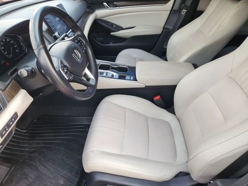 Used 2018 Honda Accord Touring image 12