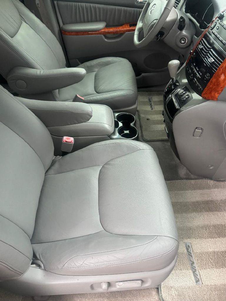 Used 2008 Toyota Sienna XLE FWD image 24