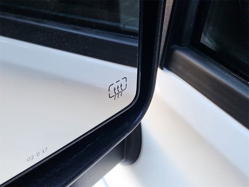 Used 2017 Jeep Wrangler Sahara w/ Connectivity Group image 19