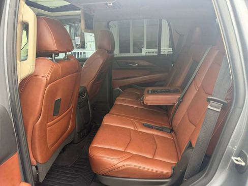 Used 2019 Cadillac Escalade Luxury image 37