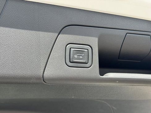 Used 2023 Buick Envision Essence AWD/4WD image 6