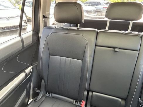 Used 2024 Volkswagen Tiguan SE FWD image 12