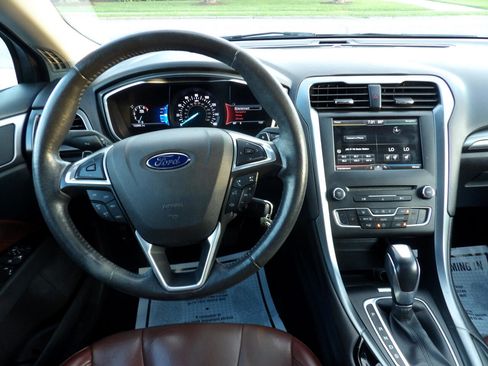 Used 2016 Ford Fusion SE w/ Equipment Group 202A image 23