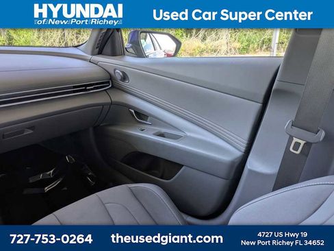 Certified 2025 Hyundai Elantra SEL FWD image 17