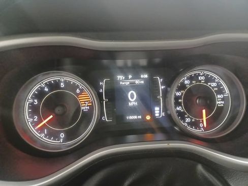 Used 2018 Jeep Cherokee Latitude Plus FWD image 22
